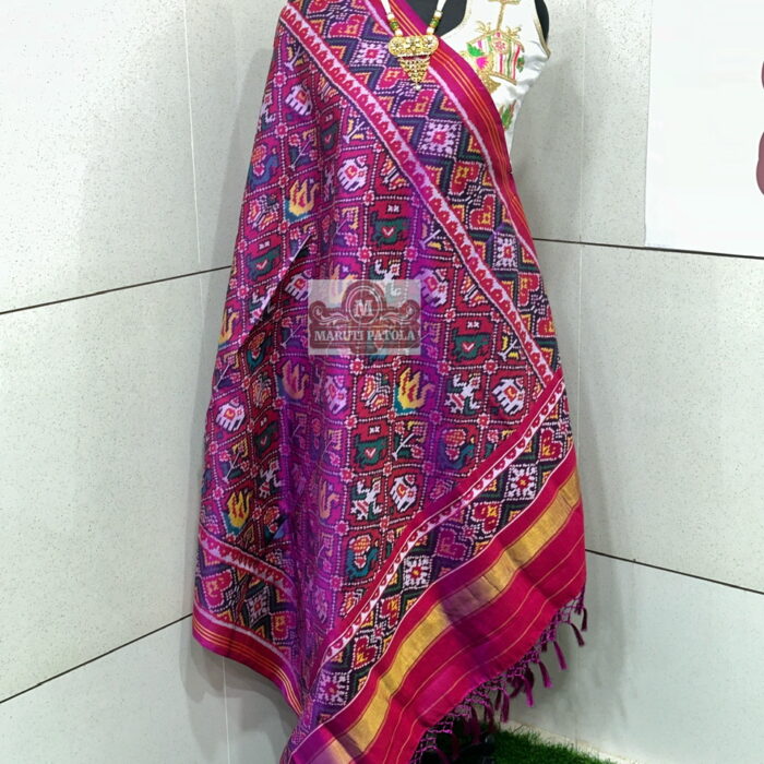 MAJANTA COLOUR FIGURES DESIGN SINGLE IKKAT PATAN PATOLA DUPATTA